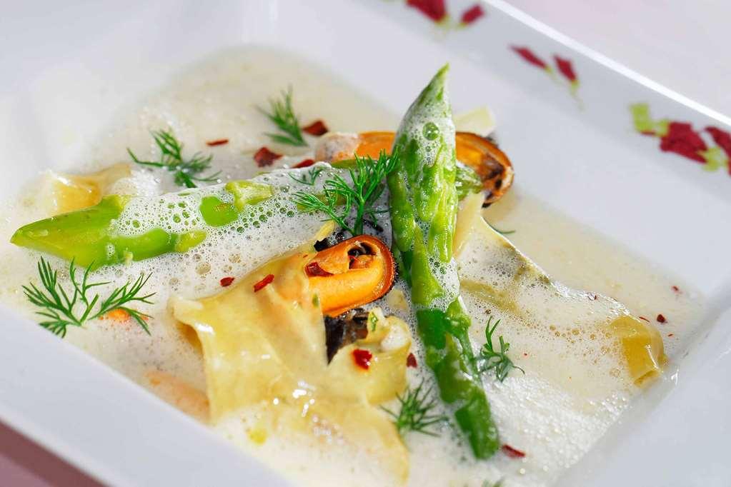 Le Clos De Bourgogne Moulins  Restaurace fotografie